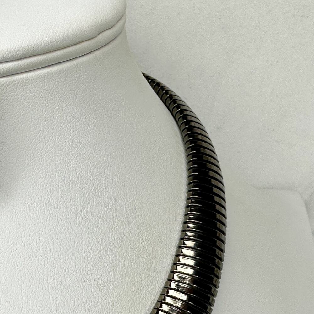 Black Gunmetal Coil Choker Necklace ✨ - Picture 5 of 10
